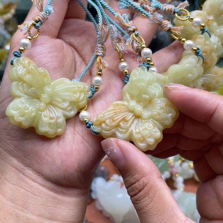 蛇纹石玉未镶嵌吊坠