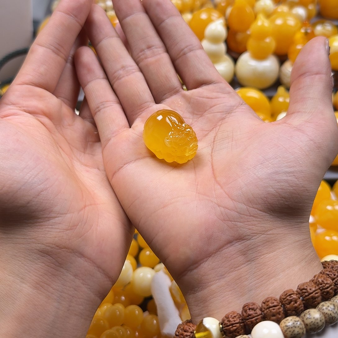 蜜蜡珠宝奇石未镶嵌