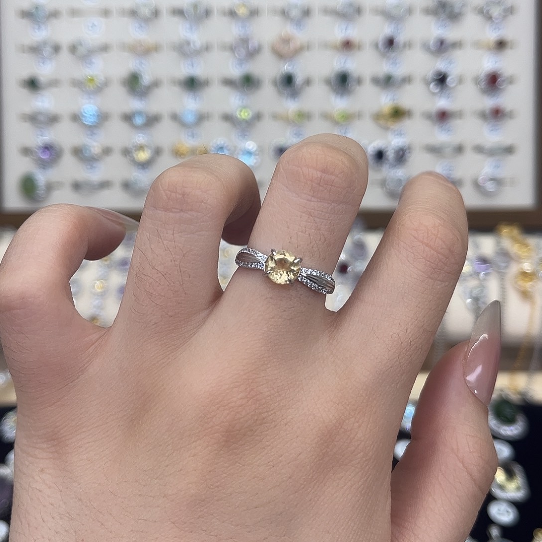 Y***y银S925镶嵌黄晶戒指