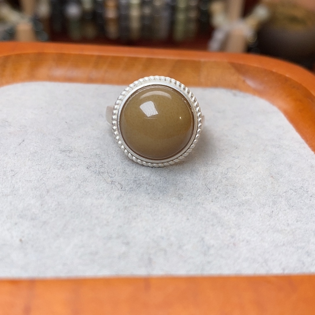 L****和田玉（糖玉）未镶嵌颈饰