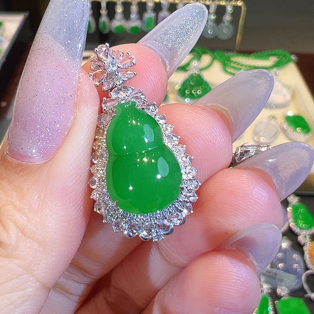 翡翠吊坠(不含链)18K金镶嵌翡翠