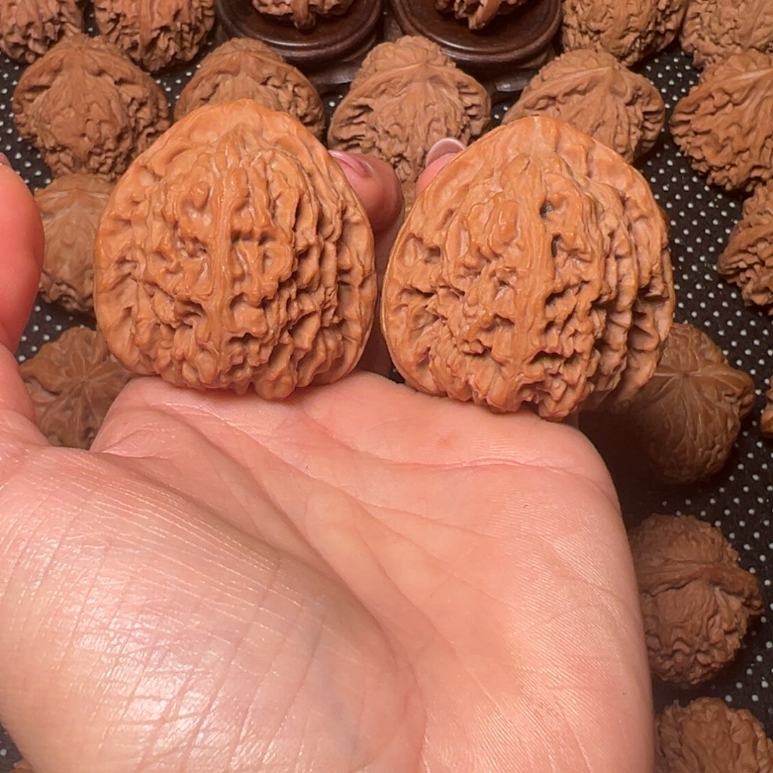 身***五三角疆，边44，肚44加，高44➕