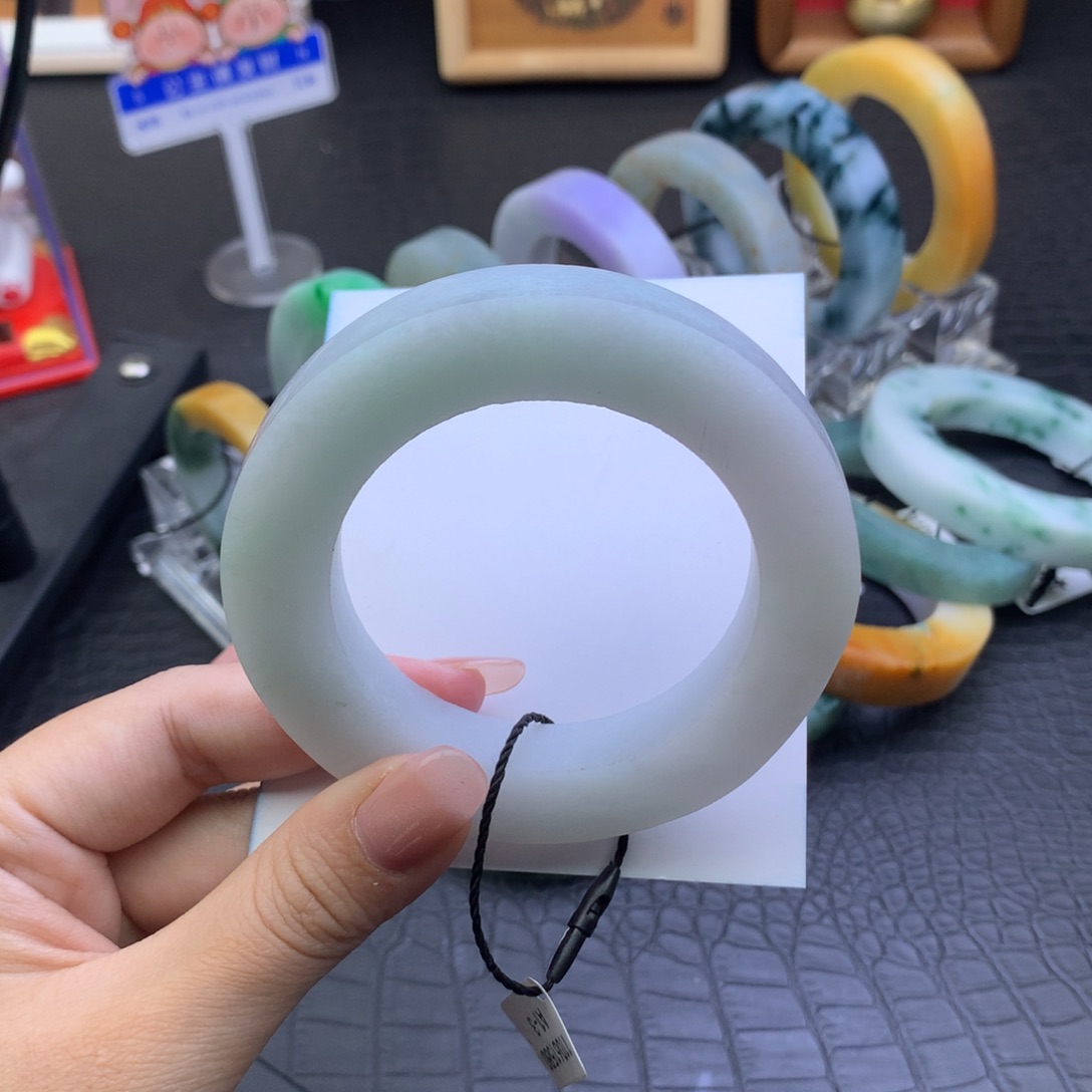 定制翡翠未镶嵌翡翠手镯