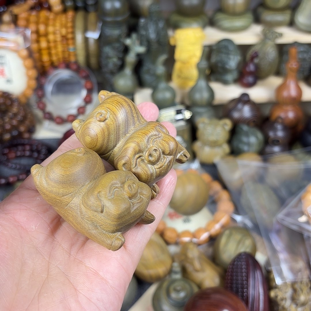 绿檀暖*绿檀猪两只