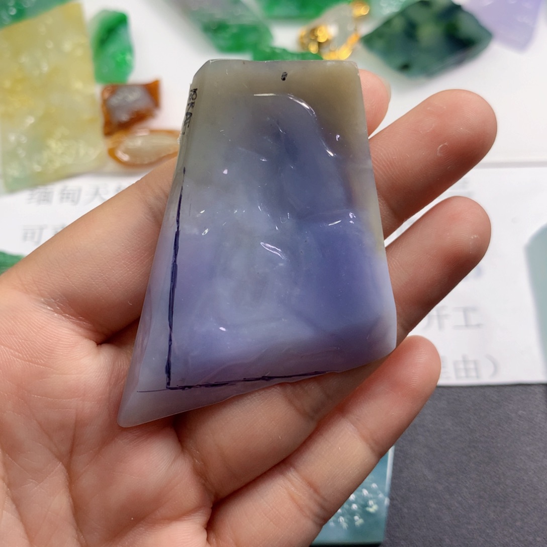 【闪购商品】翡翠吊坠(不含链)未镶嵌小**?