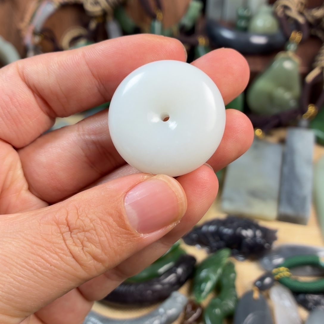 我****和田玉未镶嵌颈饰