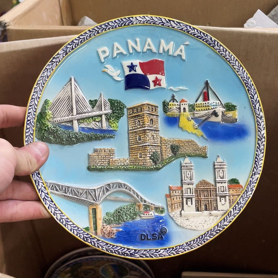 摆件   磕碰。封釉。       