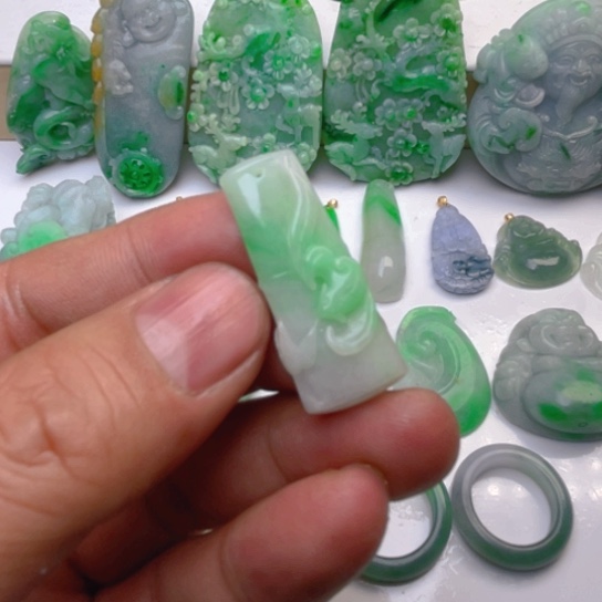 翡翠颈饰未镶嵌翡翠