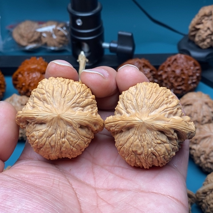 把件文玩核桃45尺绣球