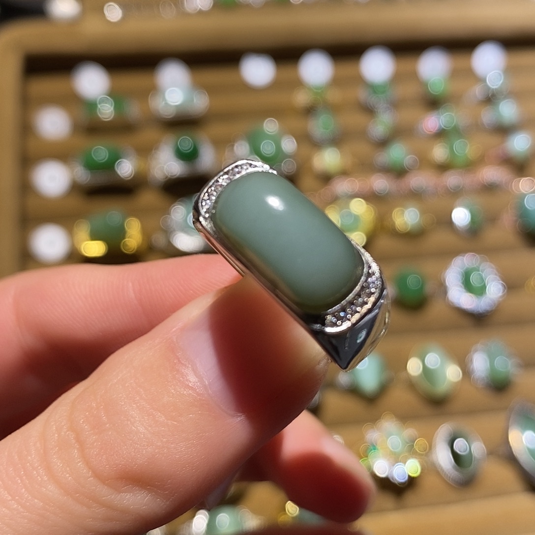 和田玉未镶嵌戒指