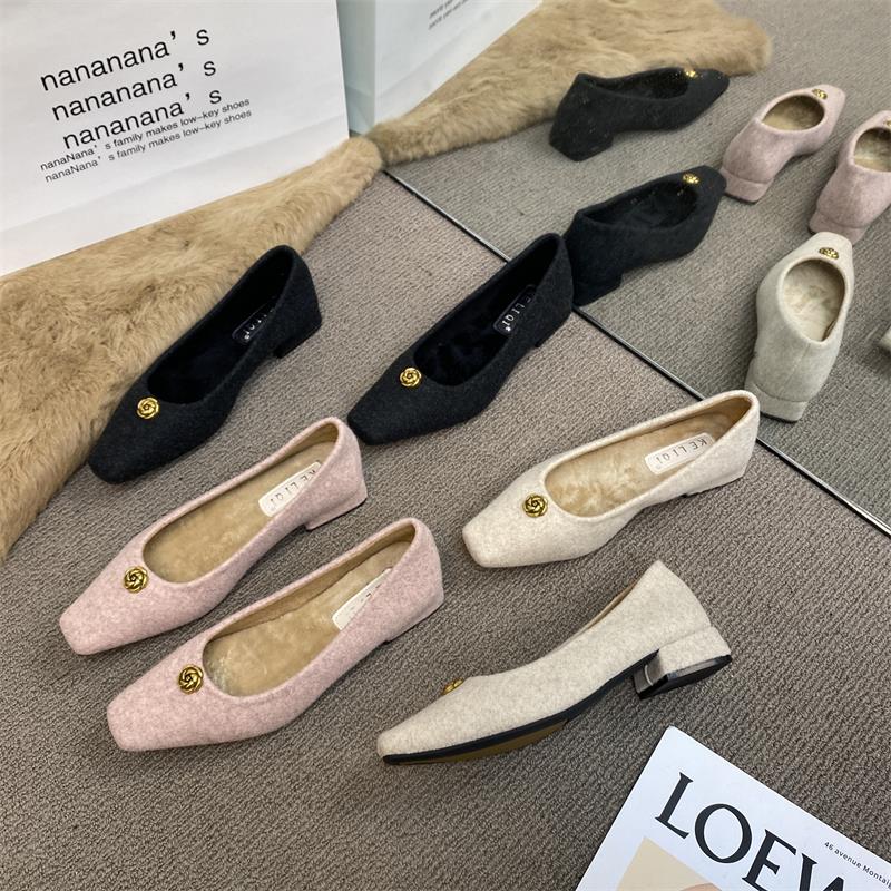 超绝小羊绒山茶花加绒粗跟单鞋女2025年秋冬新款气质方头低跟单鞋