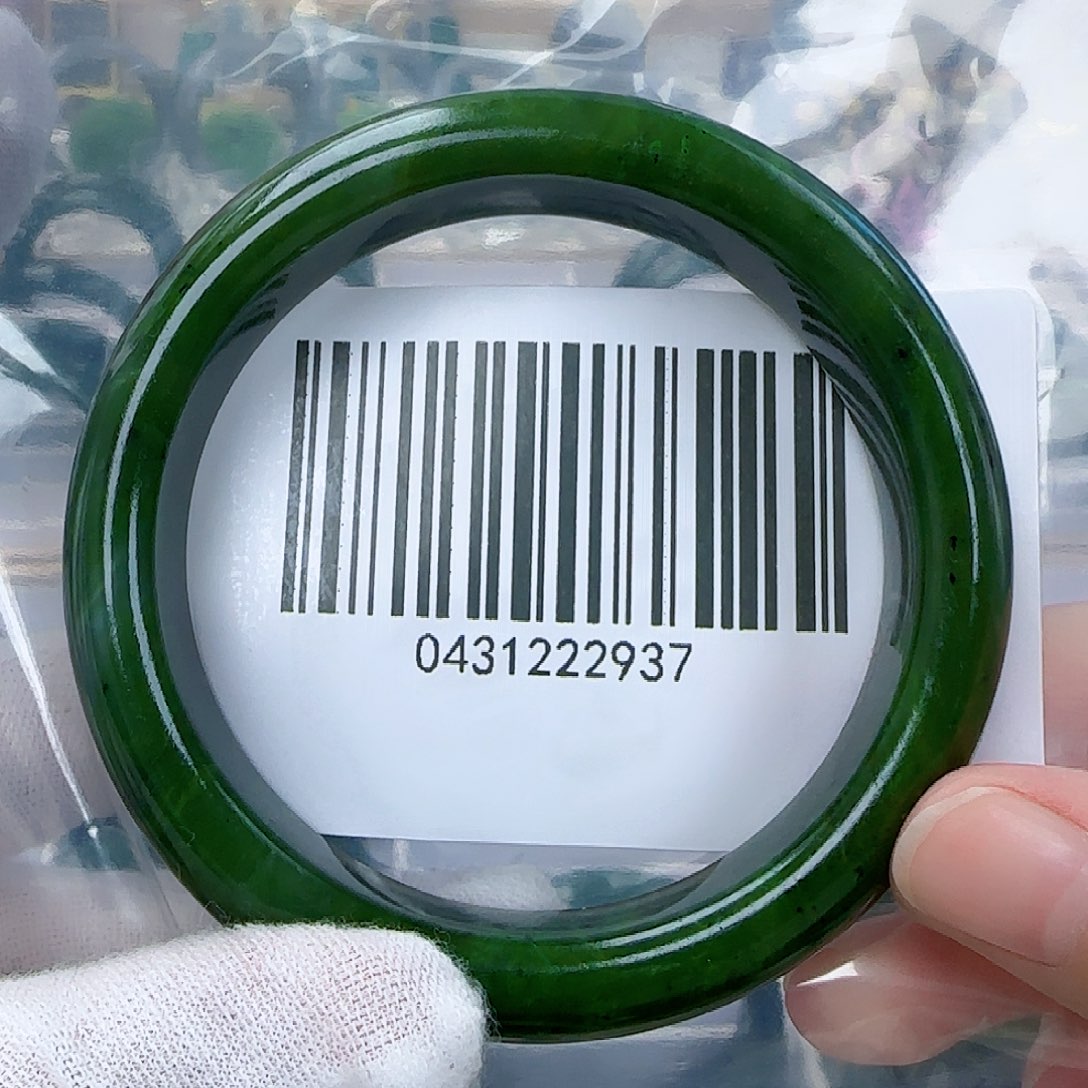 和田玉（碧玉）手镯未镶嵌包容6061