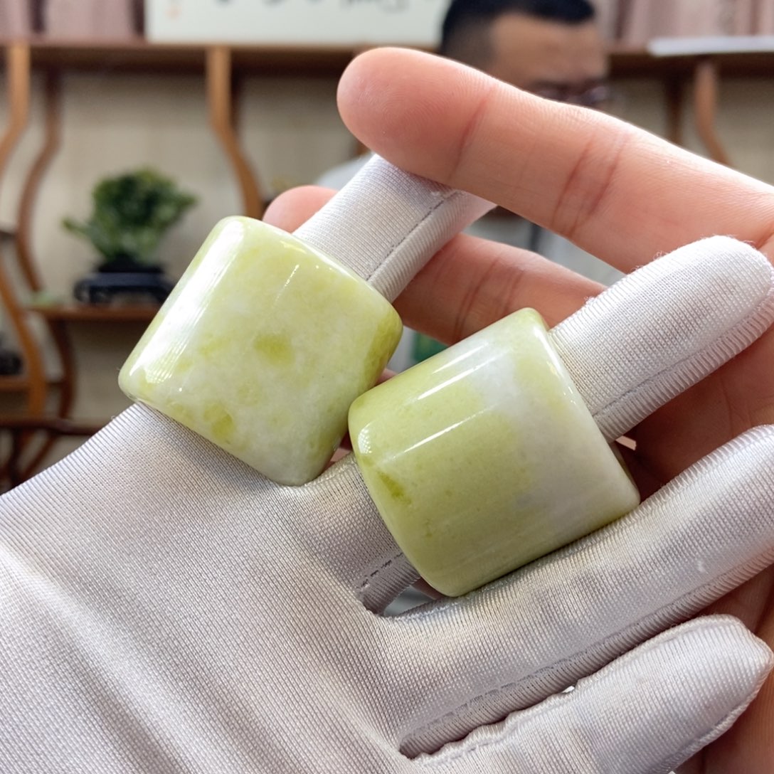 蛇纹石玉未镶嵌扳指（多样性发一件