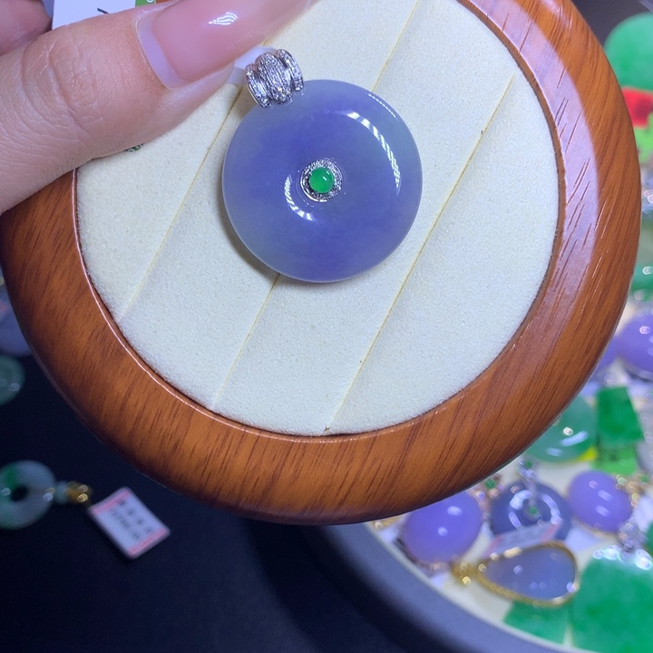 颈饰18K金镶嵌翡翠天然