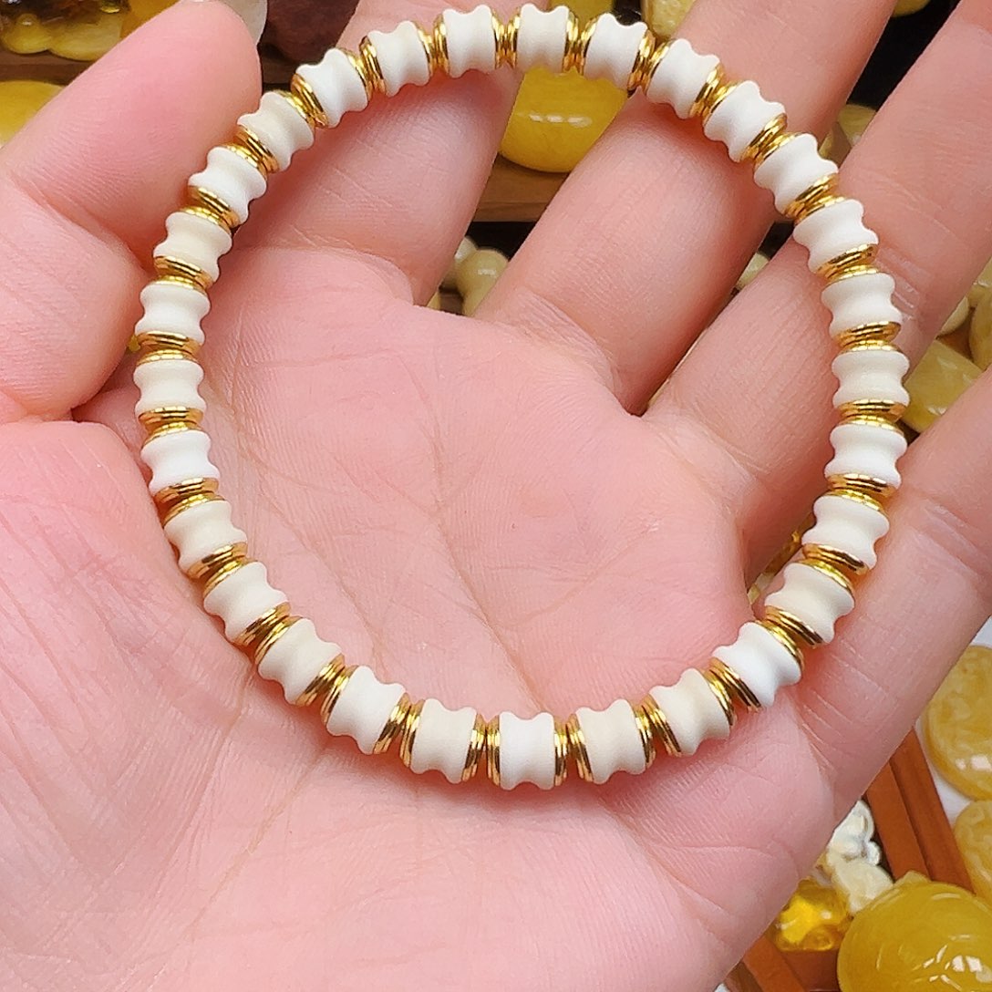 裸石琥珀未镶嵌芸蜜蜡配饰