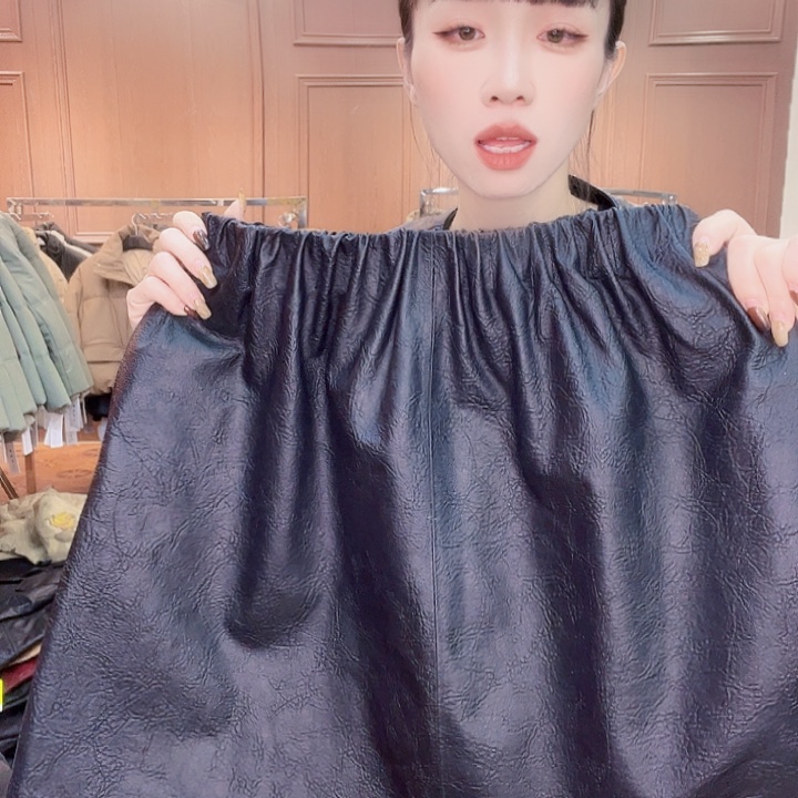 115……125斤皮短裙