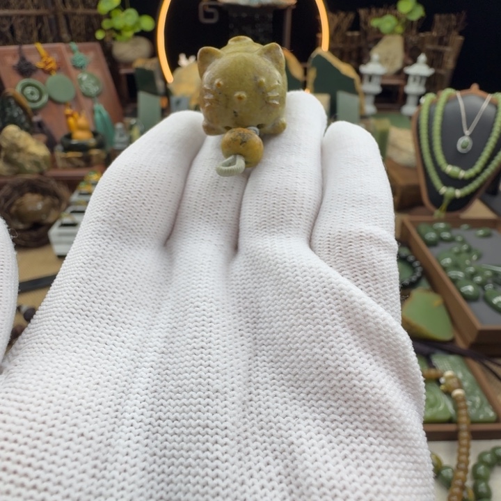 岫岩河磨玉（透闪石质玉）未镶嵌把件