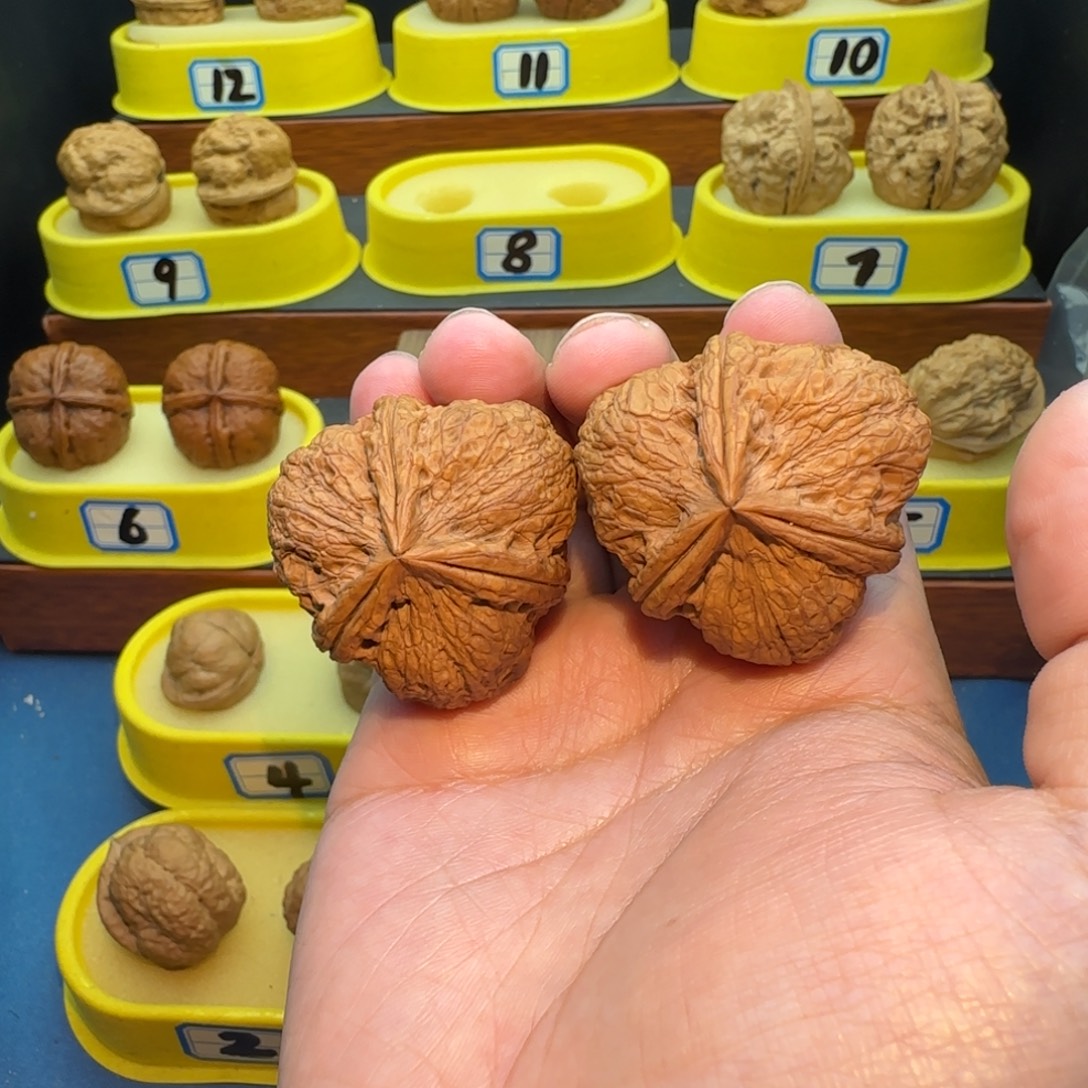 @***@把件桃核狮子头三棱