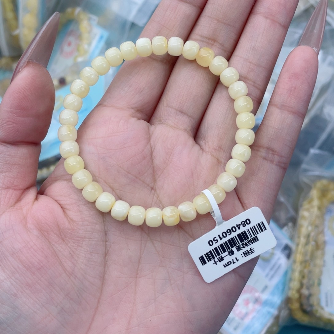 蜜蜡裸石未镶嵌蜜蜡63