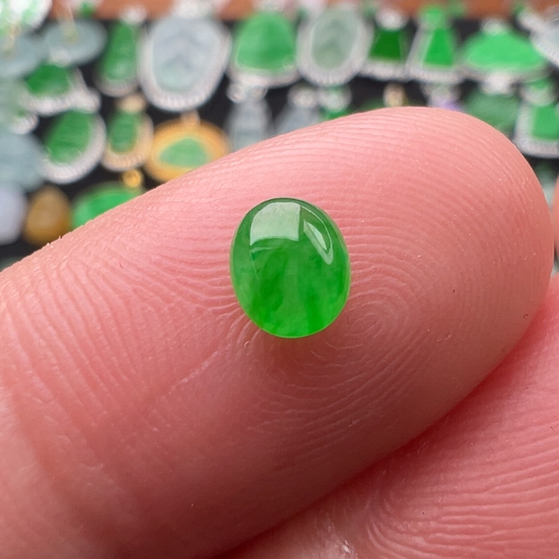 翡翠颈饰未镶嵌蛋面5.2