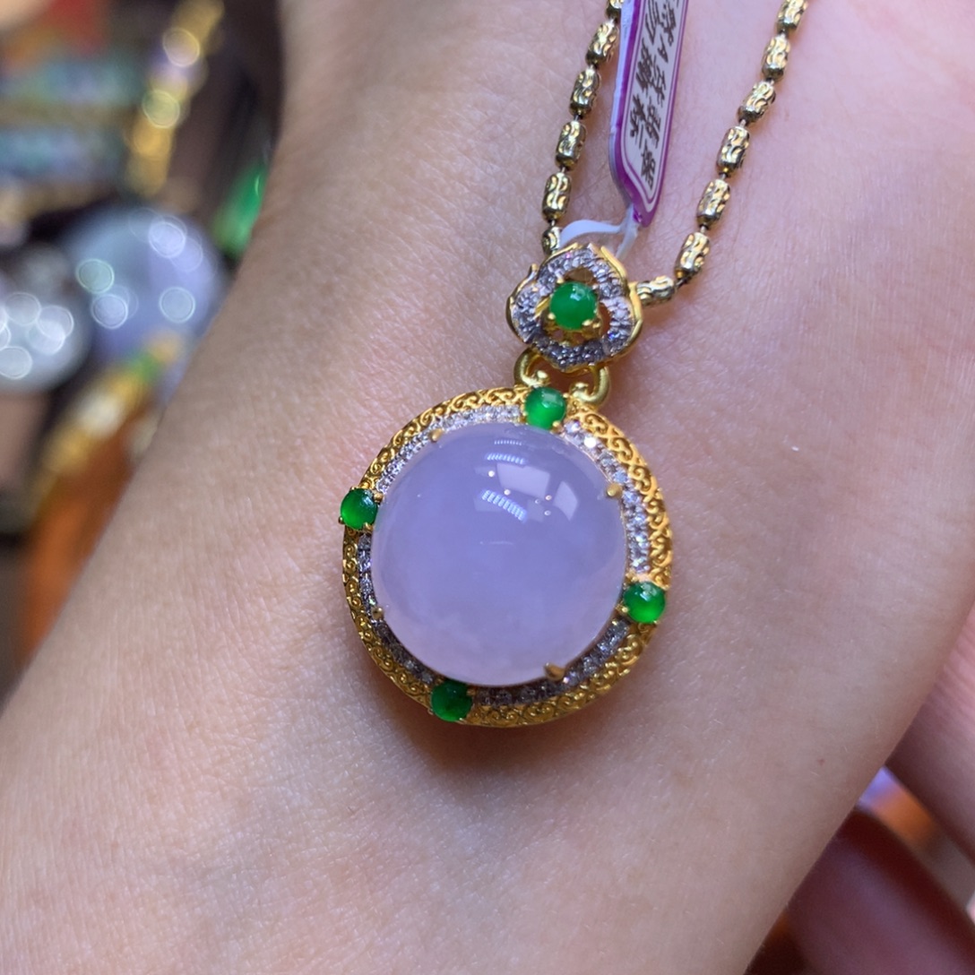 翡翠18K金镶嵌颈饰