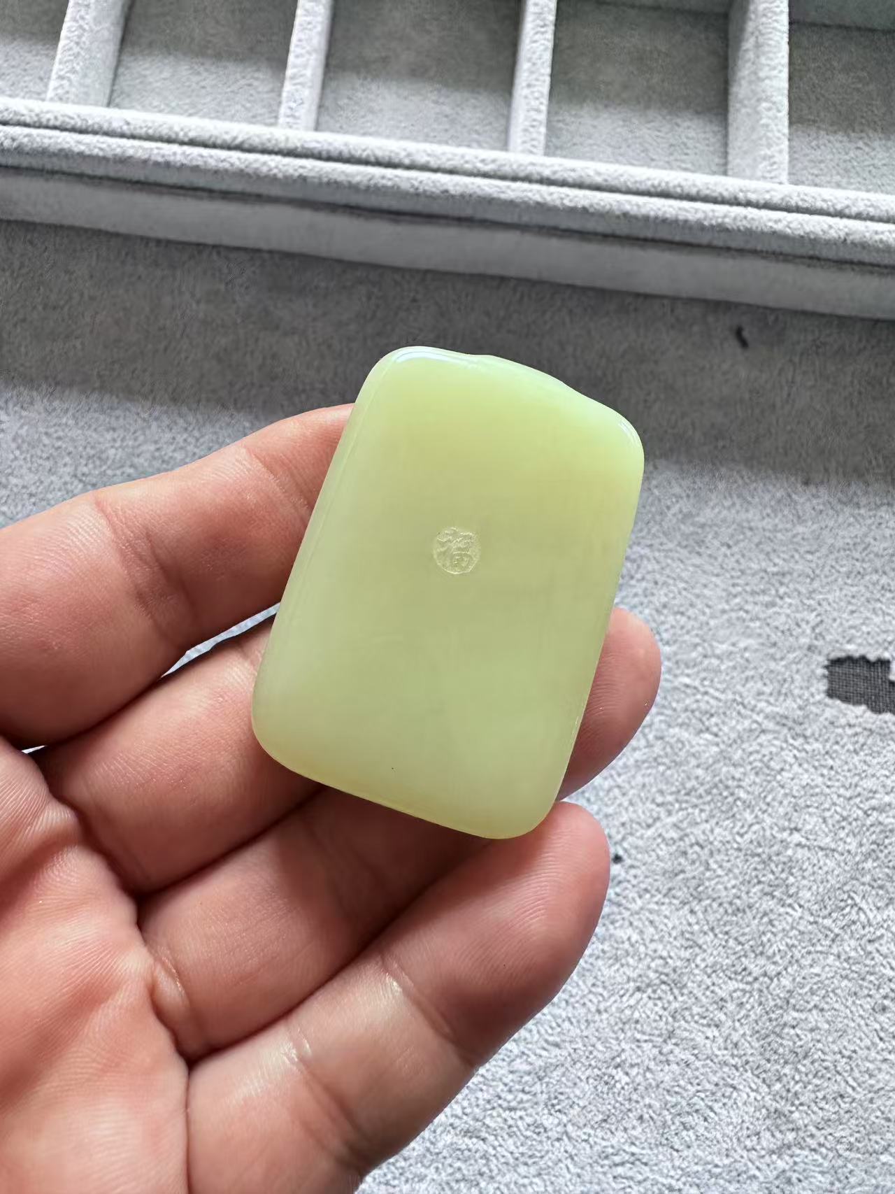 新疆和田玉 若羌黄口 无饰牌 平安无事 53克