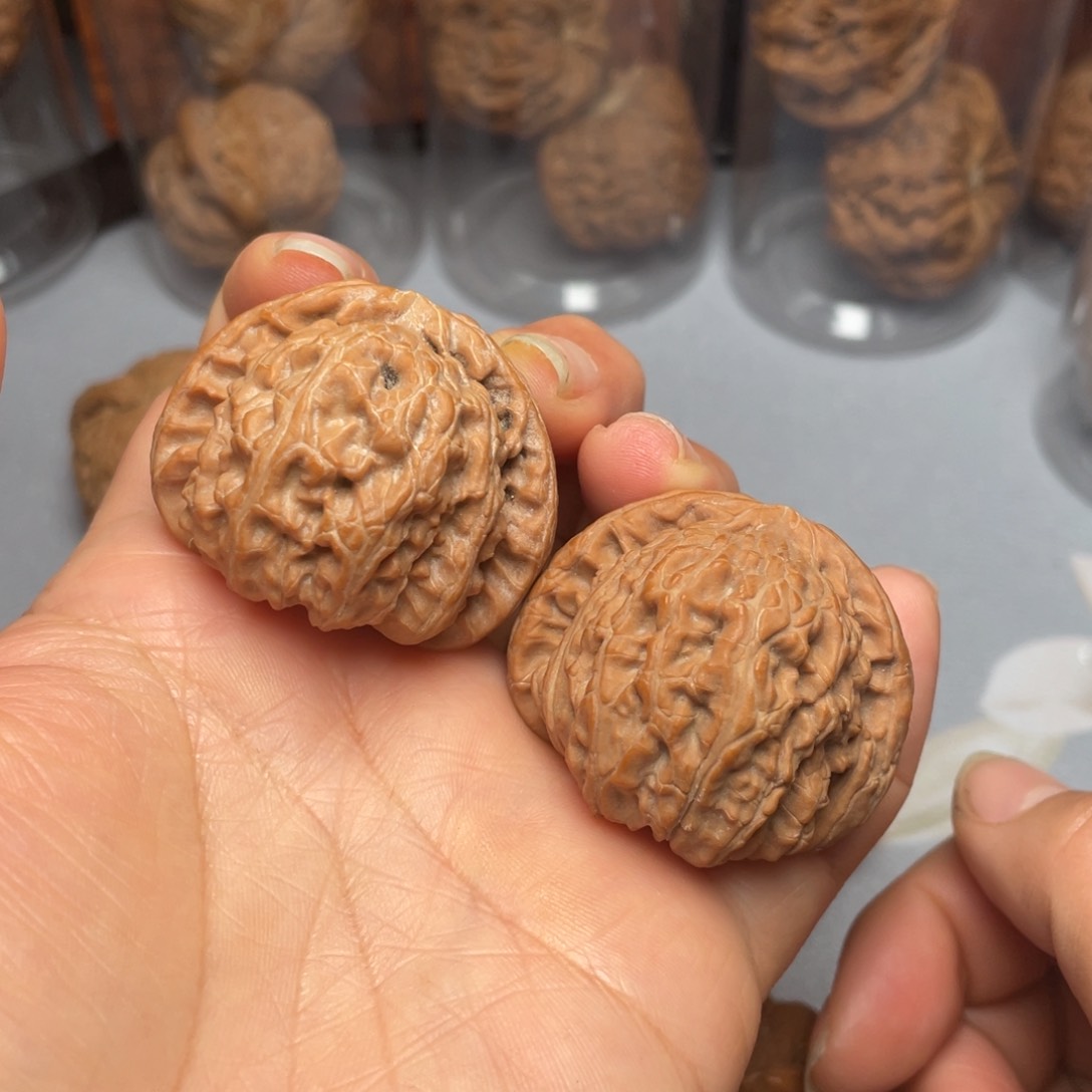 【闪购商品】文玩核桃吊坠球白………