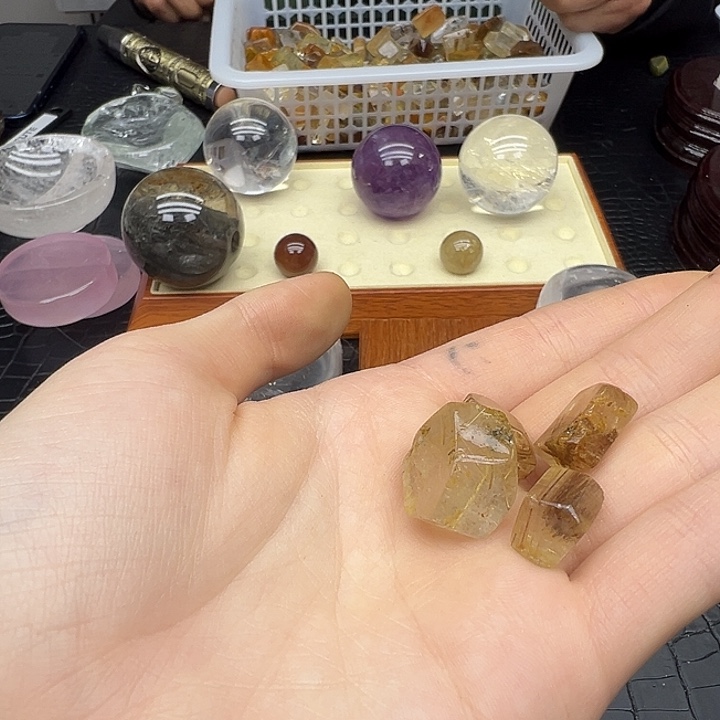 吉***米水晶未镶嵌珠宝半成品164水晶