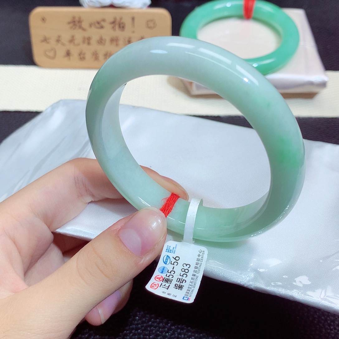翡翠未镶嵌手镯583