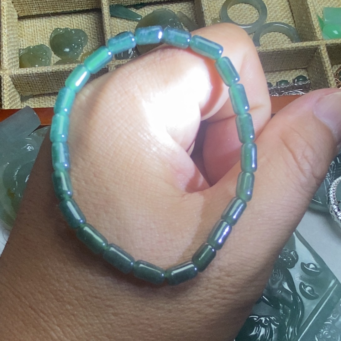 翡翠未镶嵌颈饰好