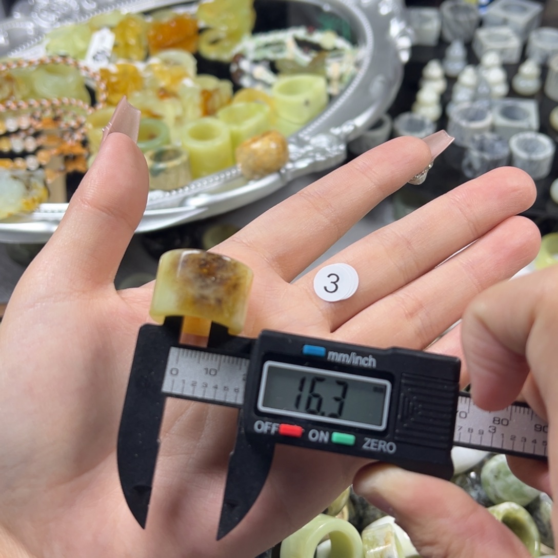 蛇纹石玉未镶嵌戒指