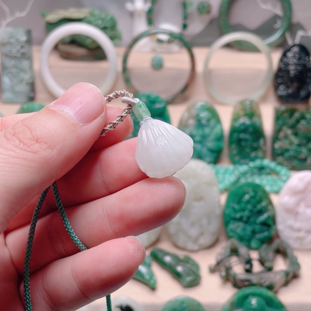 独山玉未镶嵌颈饰