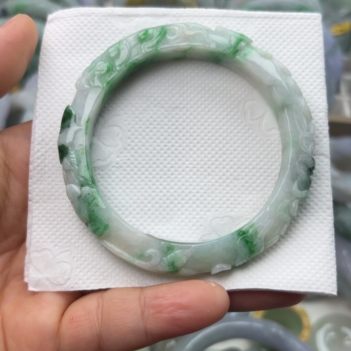 翡翠未镶嵌手镯54貔貅203