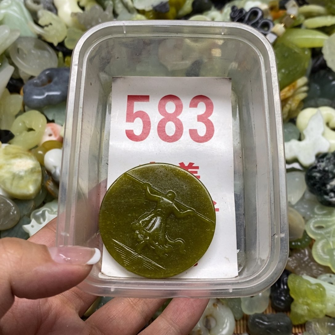 蛇纹石玉挂坠未镶嵌