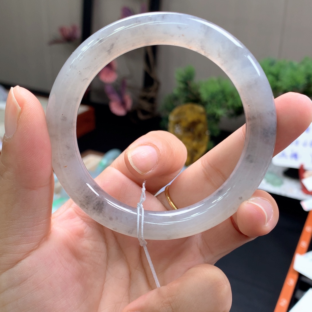 翡翠手镯未镶嵌17号，57圆条