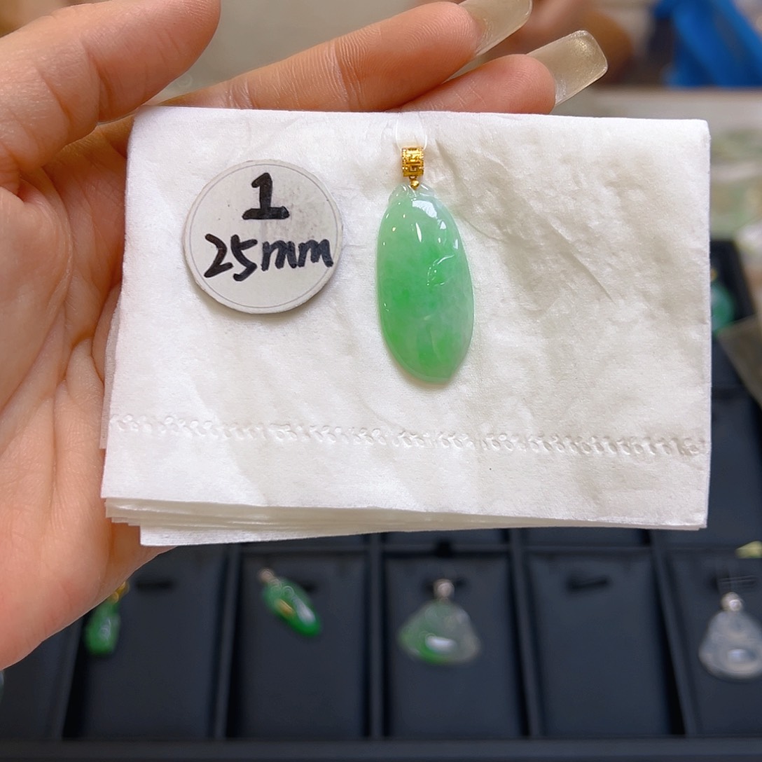 翡翠颈饰18K金镶嵌翡翠