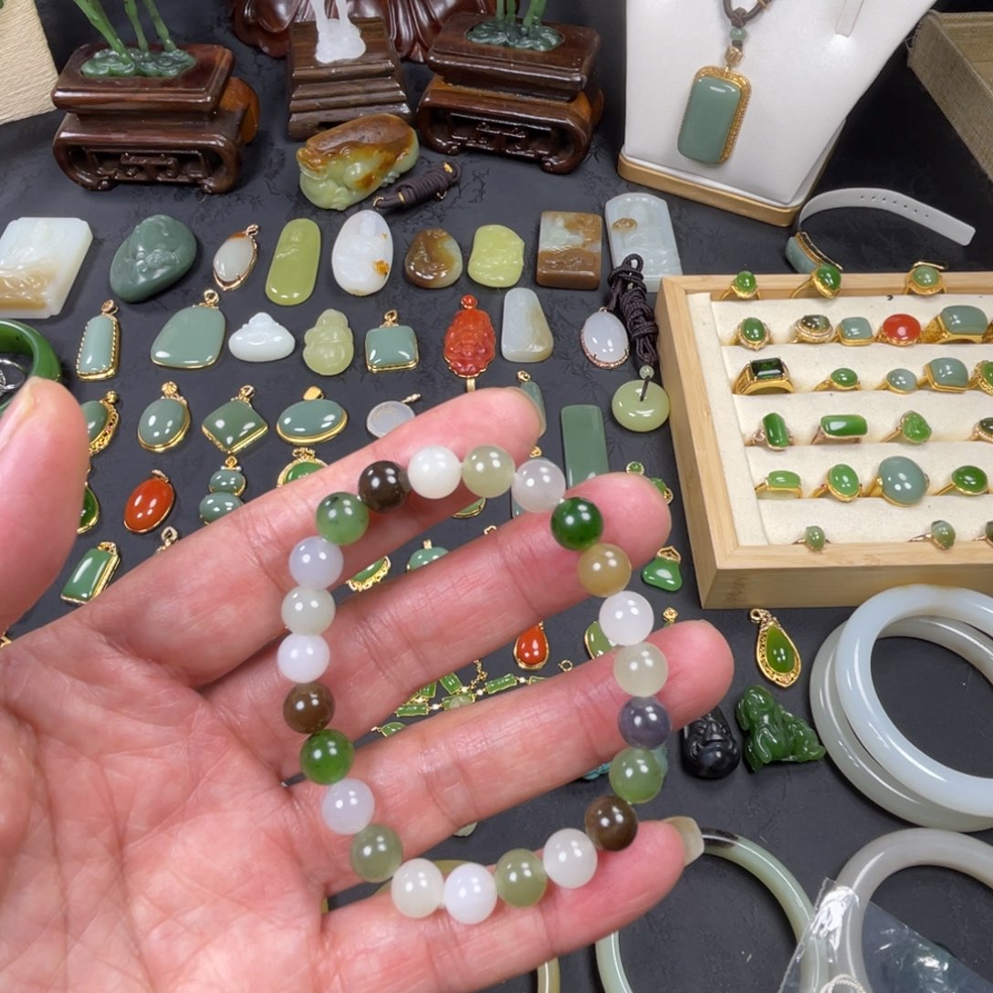 和田玉未镶嵌手串