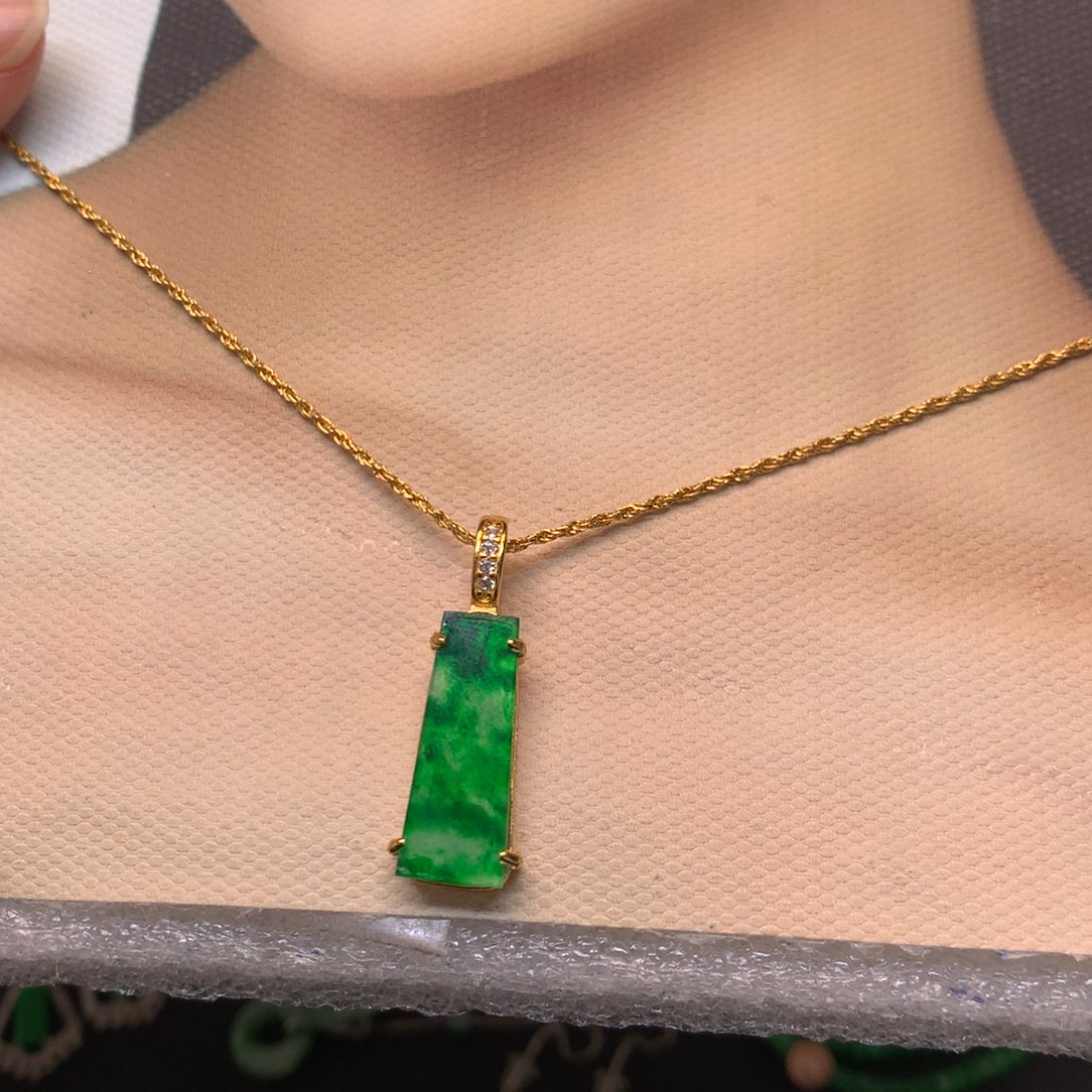 翡翠未镶嵌颈饰吊坠