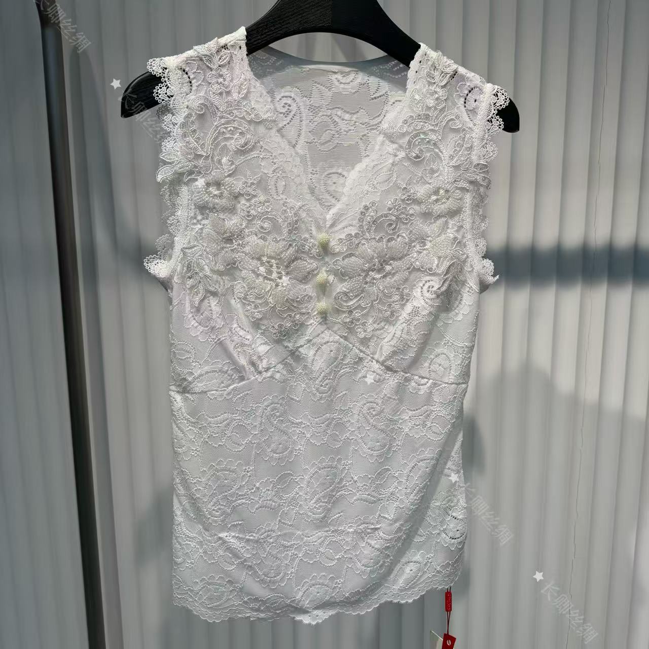 【长卿】重工刺绣百搭V领蕾丝背心女FY5030502