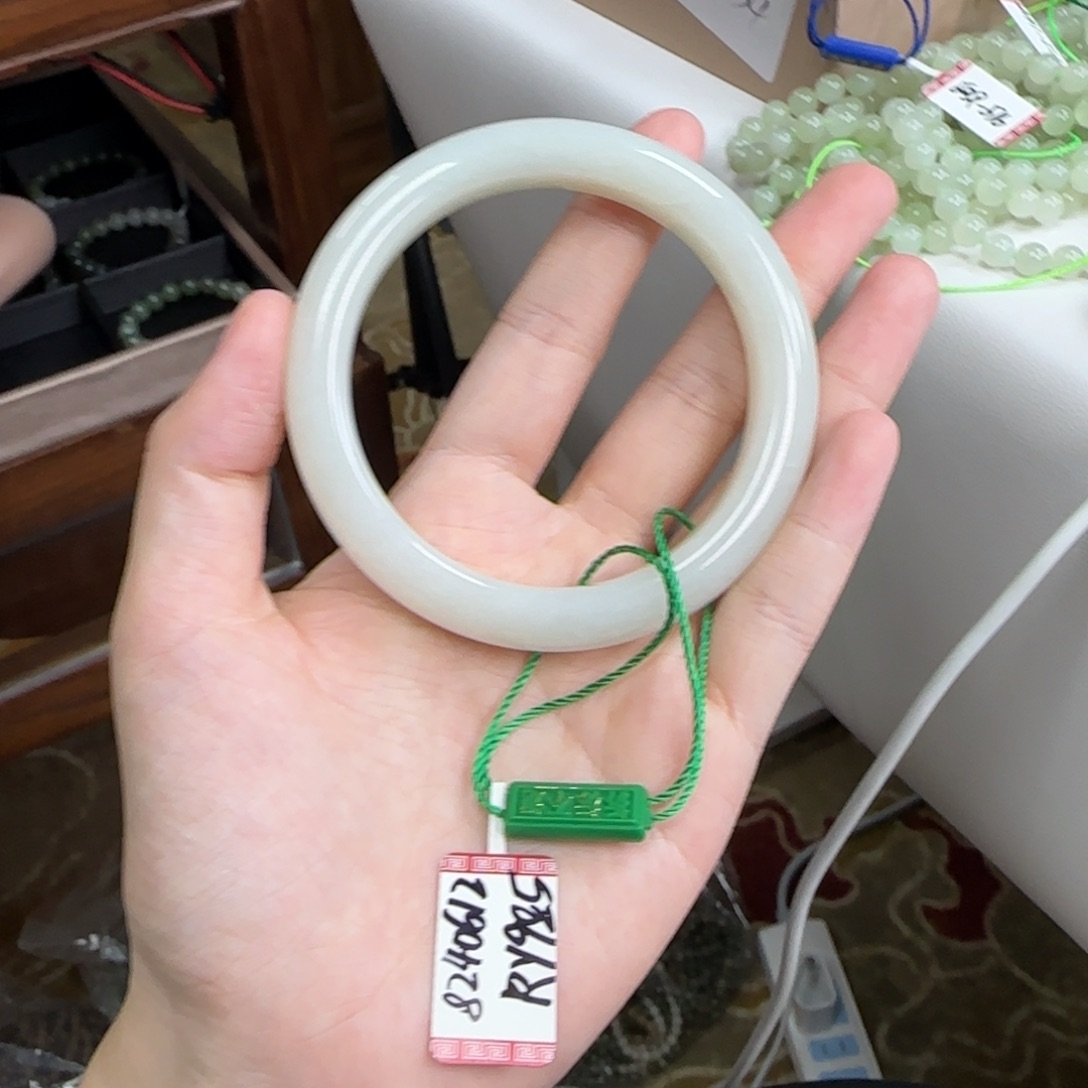 和田玉未镶嵌手镯60