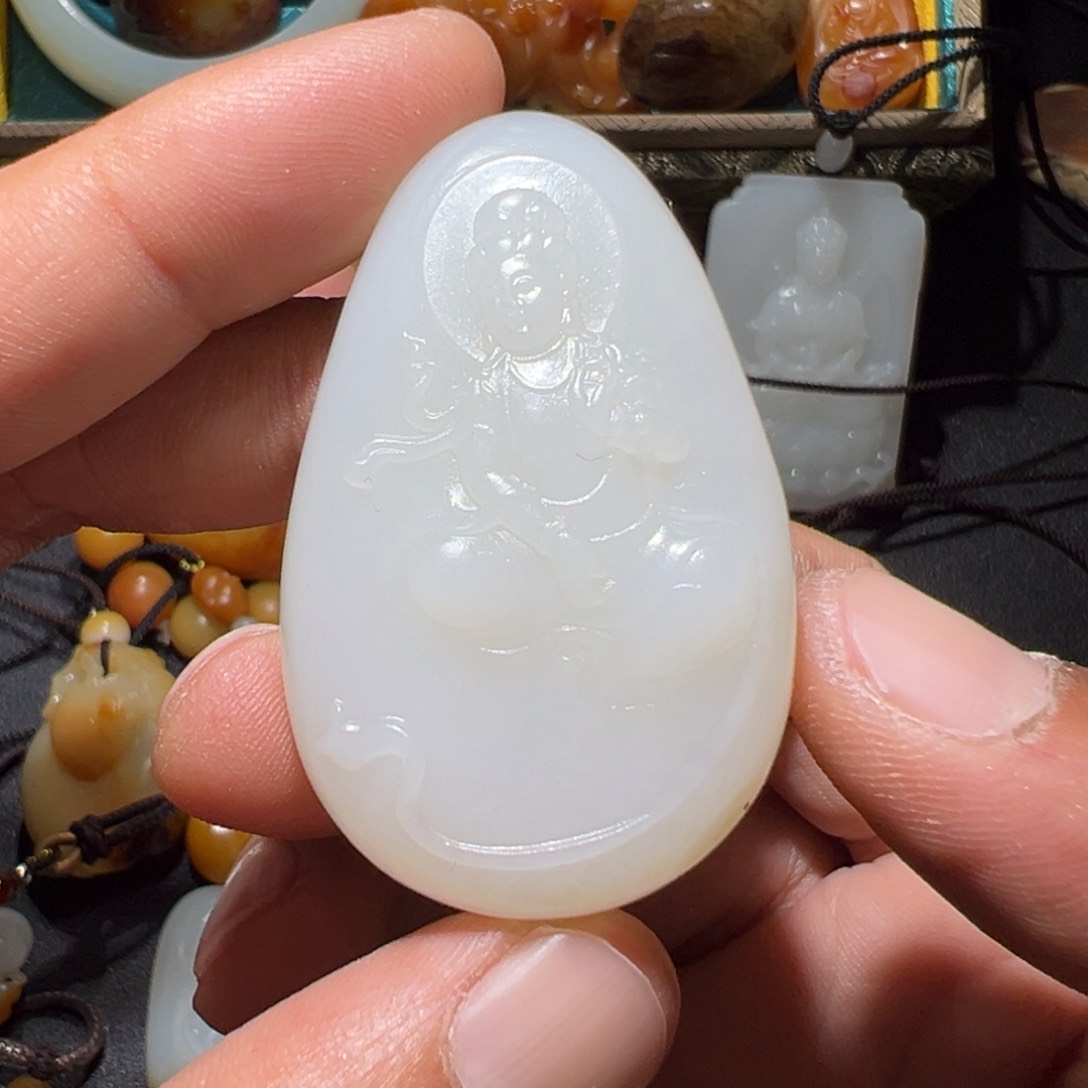 和田玉未镶嵌颈饰一**世