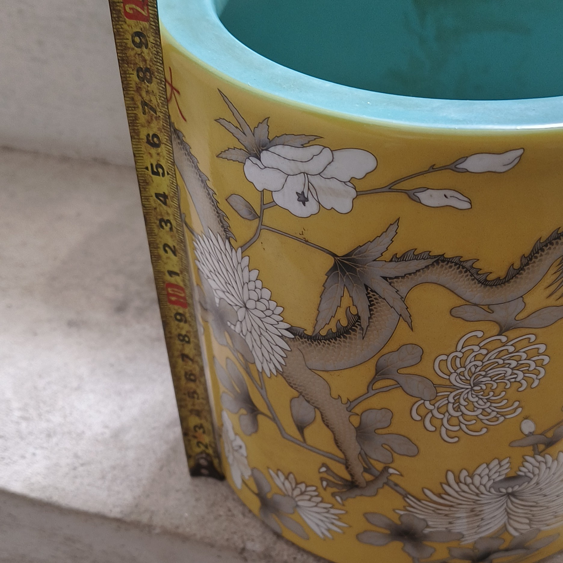 一件精美黄釉双龙大号笔筒全品