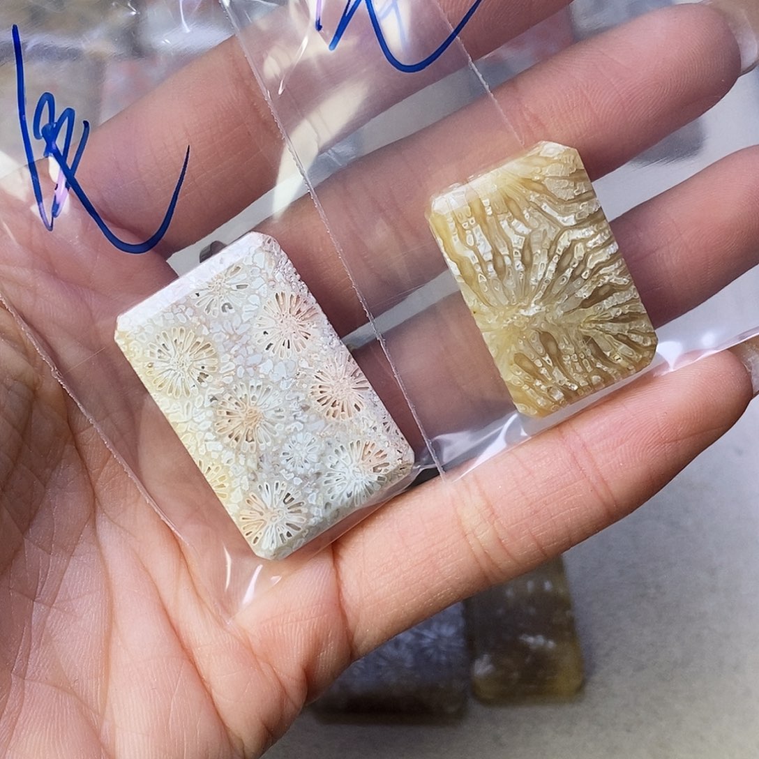 查罗石合金颈饰毛*啾