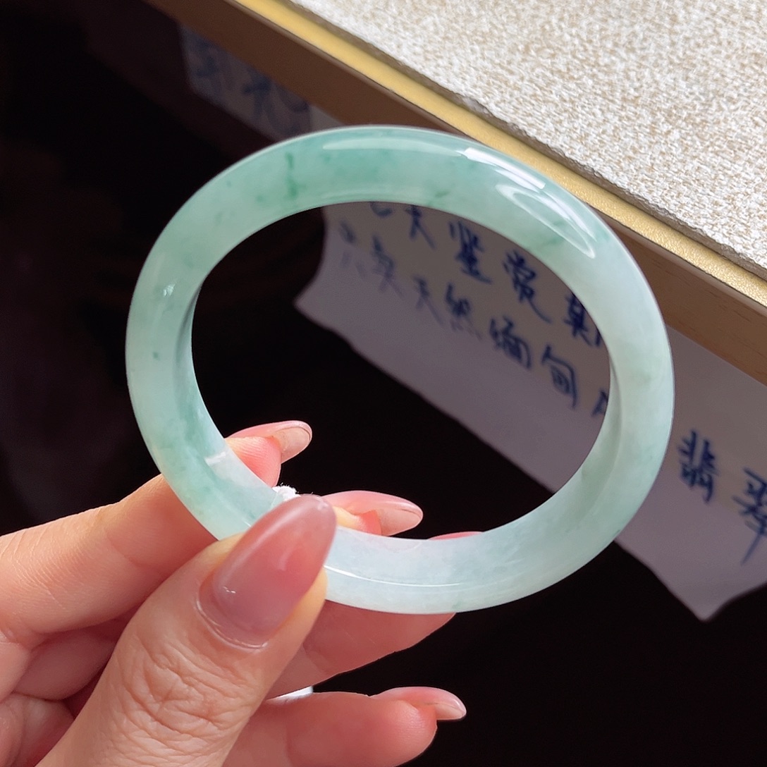 翡翠未镶嵌手镯手镯