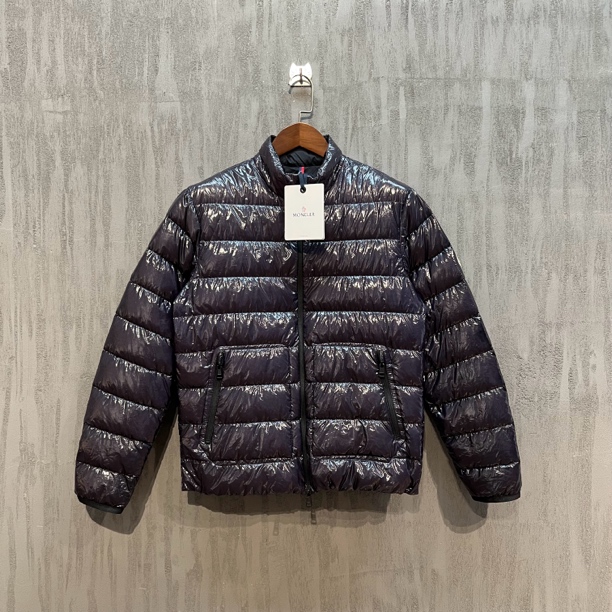 95新 MONCLER 蒙口 藏蓝色漆面羽绒服（微瑕） 1码 Z00773