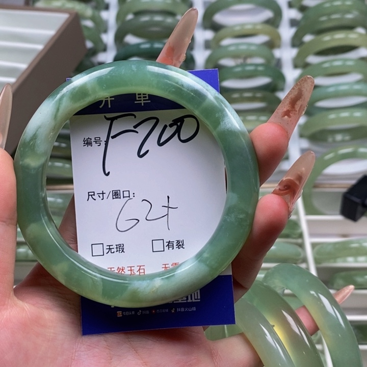 蛇纹石玉手镯足金镶嵌