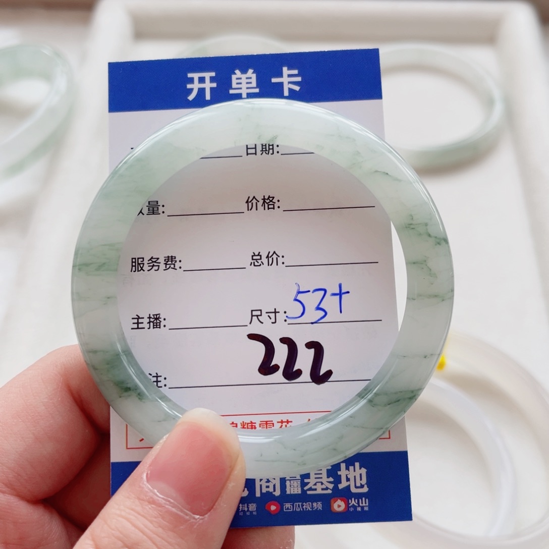 石英质玉手镯未镶嵌落***?