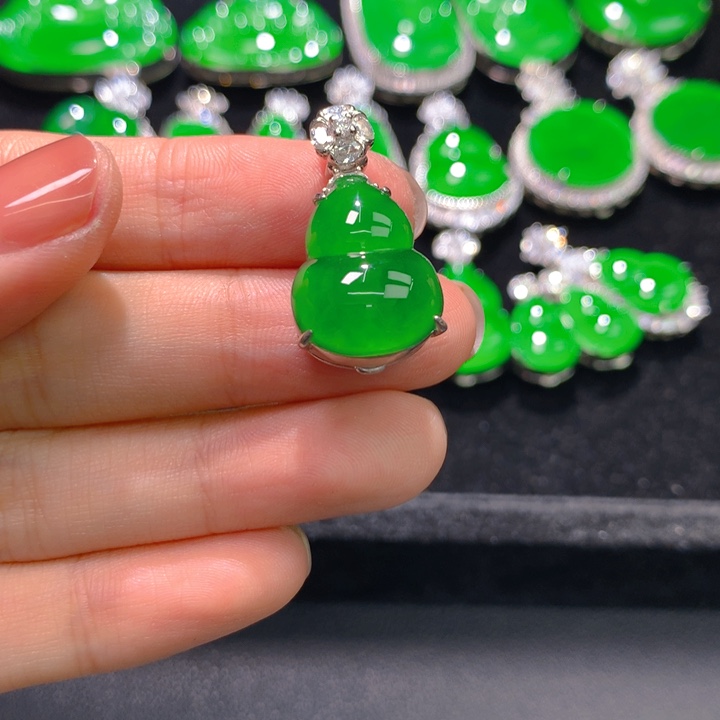 翡翠银S925镶嵌颈饰一个