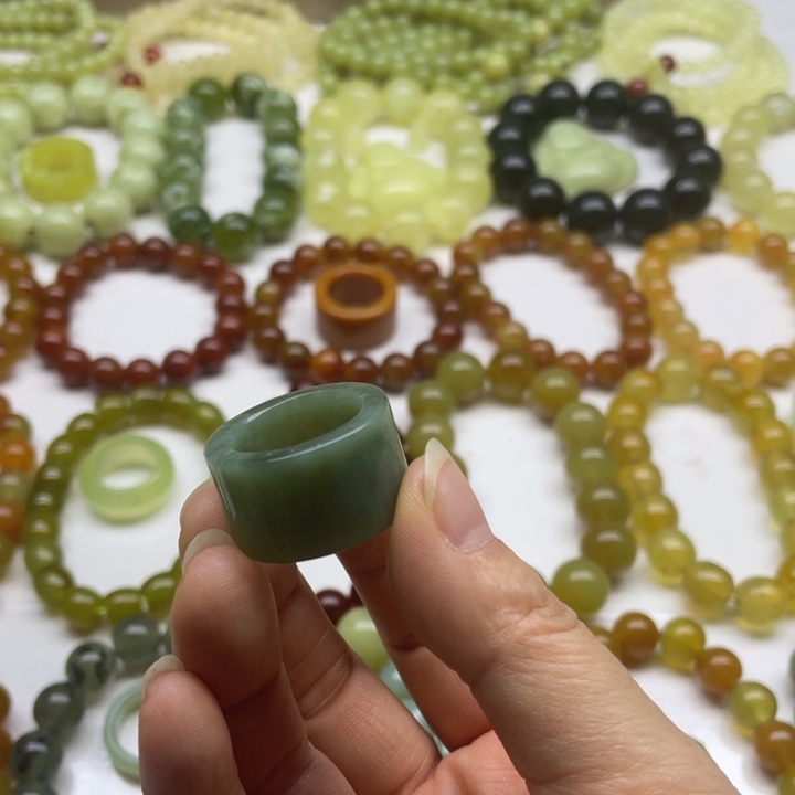 蛇纹石玉扳指未镶嵌