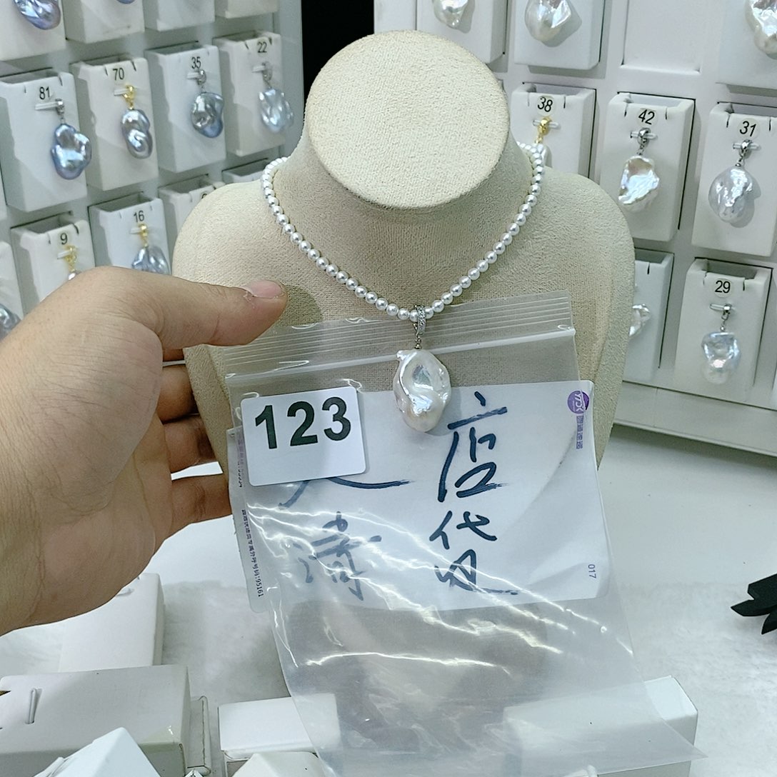 淡水珍珠颈饰合金